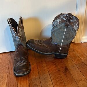 Justin Boots Chocolate Leather Ankle Booties with Western Stitching